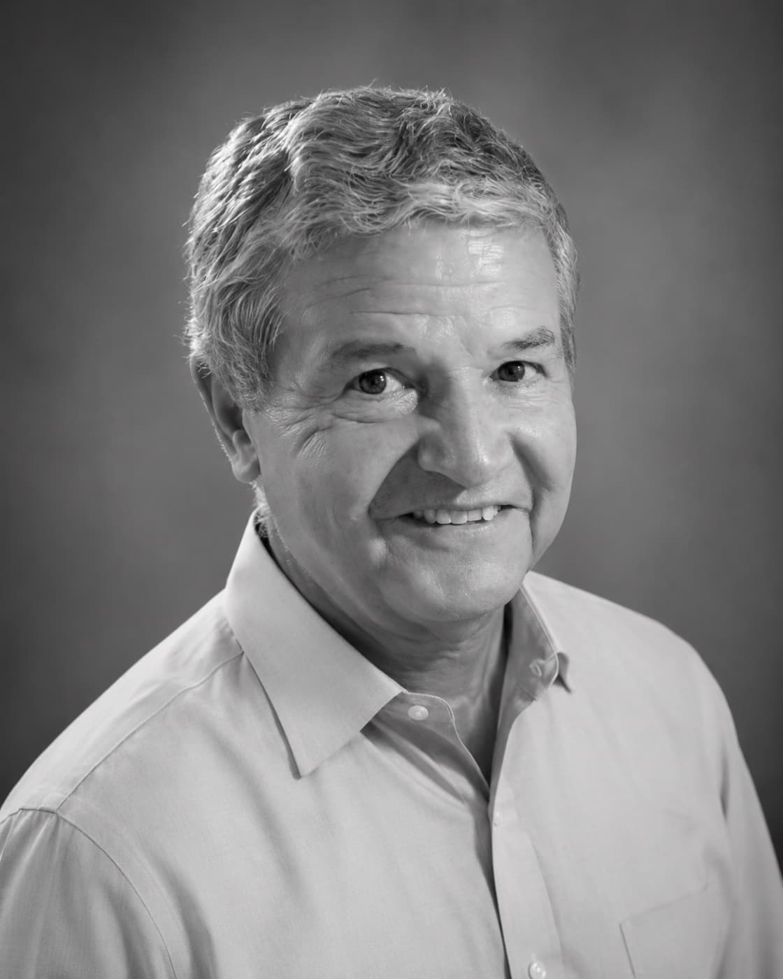 Retrato del Ing. Alejandro O'Farrill, fundador de Video Pro y LEDSA